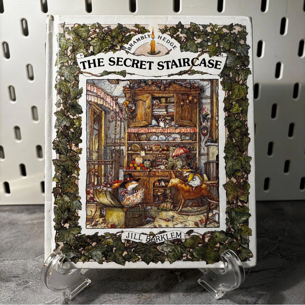 The Secret Staircase - Brambly Hedge, by Jill Barklem, HC, Collins rare vintage